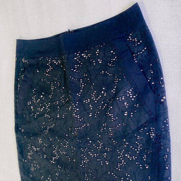 Eyelet Lace Black Pencil Skirt with Pockets EUC Midi Ann Taylor Brand - Picture 3 of 13